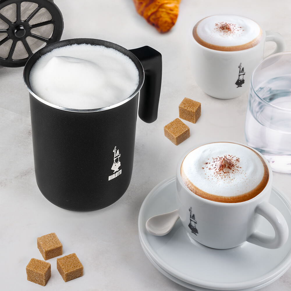 black bialetti milk frother for cappuncino and latte coffee